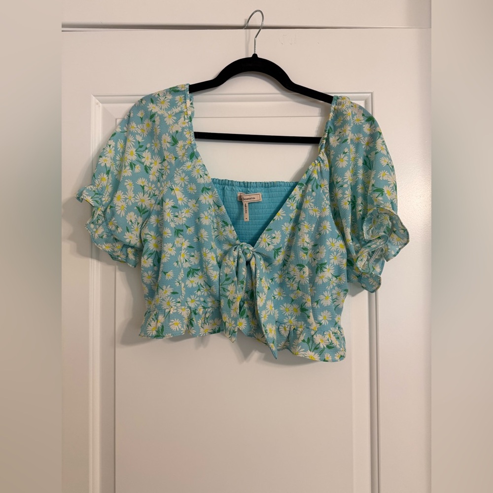 BCBGeneration Floral Daisy Crop Top